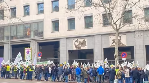 Protesta ante Enesa en demanda de mejoras en los seguros agrarios (Foto Uni&oacute;n de Uniones)