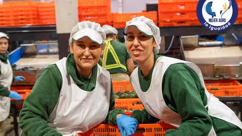 Trabajadoras de la empresa Montosa que ha obtenido el sello MujerAGRO (Foto Montosa)