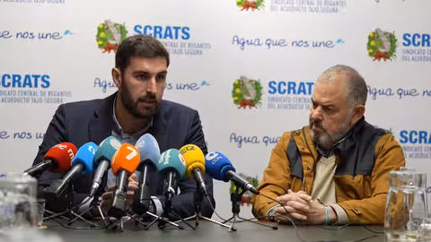 Comparecencia tras la reuni&oacute;n de Antelo y Jim&eacute;nez (Foto Daniel Sabiote/Vox)