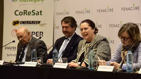 Bego&ntilde;a Garc&iacute;a en la clausura de la XXIII Jornada T&eacute;cnica de Fenacore (Foto MAPA)