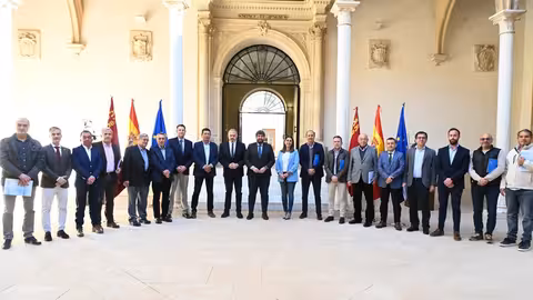 La junta rectora del Scrats visita al presidente regional en el Palacio de San Esteban (Foto CARM)