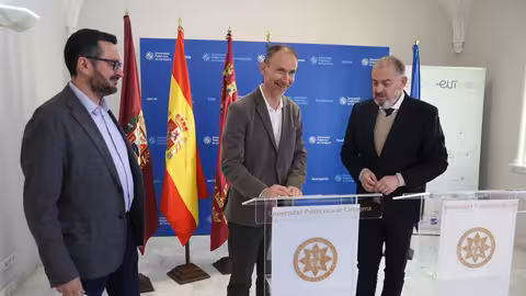 El Rector, Mathieu Kessler, el presidente del Scrats, Lucas Jim&eacute;nez, y el director de la c&aacute;tedra, Victoriano Mart&iacute;nez (Foto UPCT)