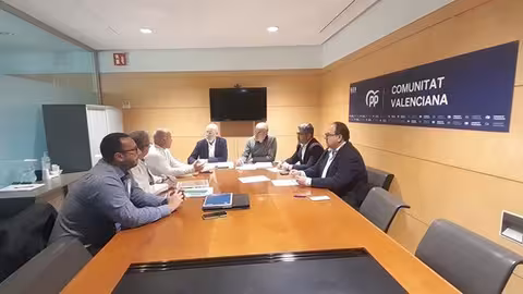 Reuni&oacute;n con diputados del grupo parlamentario Popular (Foto La Uni&oacute;)