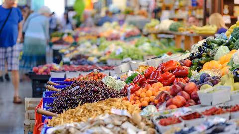 Frutas y hortalizas en un puesto del mercado (Foto Asaja)