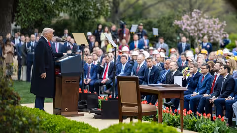 Donald Trump en el acto del D&iacute;a de la Liberaci&oacute;n arancelaria (Imagen de The White House en X)