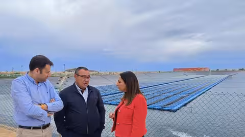 La consejera Sara Rubira en las instalaciones de la Comunidad de Regantes de &Aacute;guilas (Foto CARM)