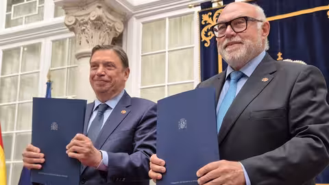 Planas y Rodr&iacute;guez-Mulero (Seiasa) firman el acuerdo en Sevilla (Foto MAPA)