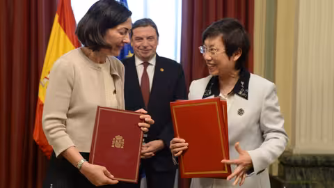 Firma del protocolo para exportar carne de ave espa&ntilde;ola a China (Foto MAPA)