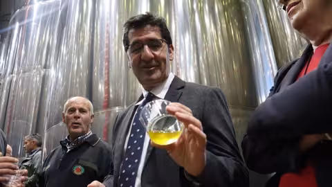 El vicepresidente segundo de Castilla-La Mancha, Jos&eacute; Manuel Caballero, ha remarcado la fortaleza y crecimiento del sector del aceite de Castilla-La Mancha visita a la cooperativa &lsquo;San Isidro&rsquo; de Villanueva de la Fuente (Foto Gobierno de C-LM)