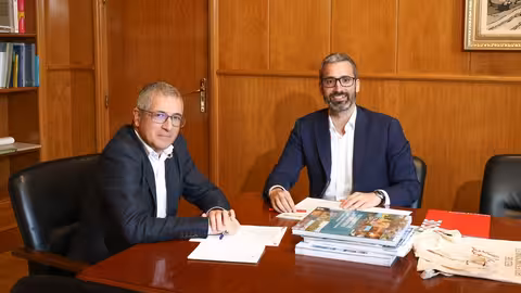 Hugo Mor&aacute;n y Francisco Lucas se re&uacute;nen en la sede del Miteco en Madrid (Foto PSRM-PSOE)