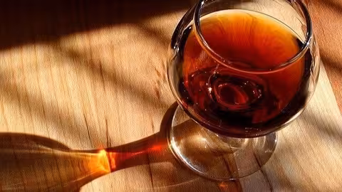 Copa de Co&ntilde;ac brandy (Imagen de PDPhotos en Pixabay)