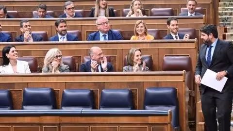 Fernando L&oacute;pez Miras accede al Hemiciclo para su intervenci&oacute;n en el Congreso (Foto PP)