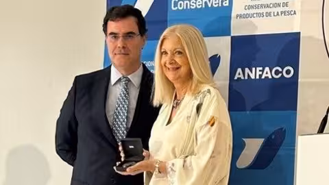 El Ministerio de Agricultura, Pesca y Alimentaci&oacute;n recibe la "Medalla a la Instituci&oacute;n" de Anfaco-Cecopesca 2025 (Foto MAPA)