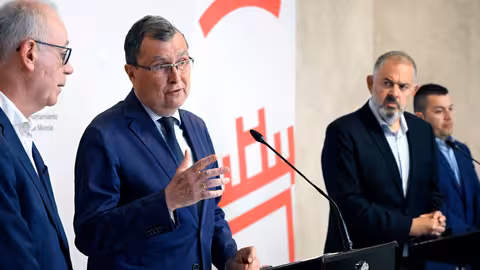 Ballesta y Jim&eacute;nez durante comparecencia ante los medios de comunicaci&oacute;n (Foto Ayuntamiento de Murcia)