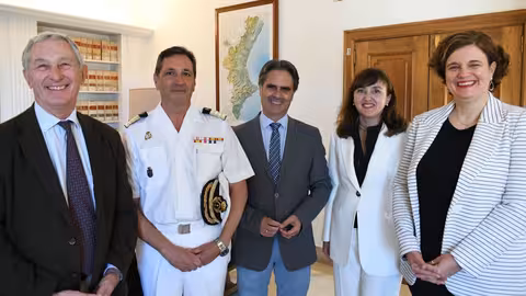 El presidente de la MCT, Juan Cascales, junto al director, la secretaria general y la directoria del organismo y el intentende de Marina antes de la sesi&oacute;n del Comit&eacute; Ejecutivo (Foto MCT)