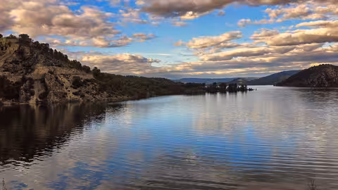 Agua embalsada (Foto Asociaci&oacute;n de Municipios Ribere&ntilde;os de los Embalses de Entrepe&ntilde;as y Buend&iacute;a)