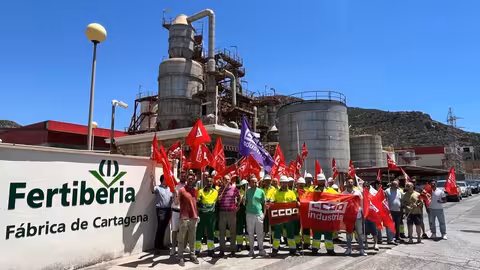 Concentraci&oacute;n en Fertiberia Cartagena (Foto CCOO Industria)