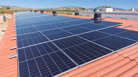 Placas solares instaladas en Porcisan (Foto Cubierta Solar)