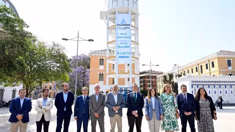 Pancarta a favor del trasvase en el Cuartel de Artiller&iacute;a de Murcia (Foto Ayuntamiento de Murcia)