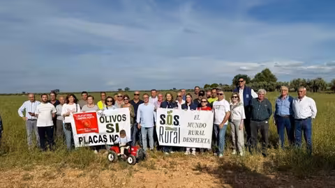Protesta contra la tala de olivos (Foto SOS Rural) Archivo