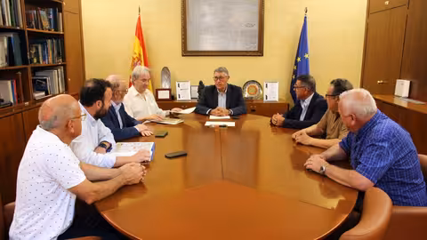 Urrea se re&uacute;ne con representantes de las Comunidades de Regantes de Totana y de Alhama de Murcia (Foto CHS)