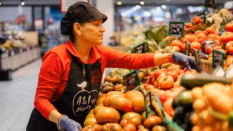 Trabajadora de Alcampo (Foto Alcampo)