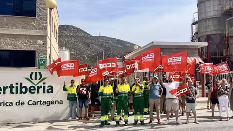 Concentraci&oacute;n en Fertiberia Cartagena (Foto CC.OO Industria)