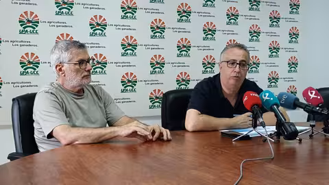 Rueda de prensa sobre la campa&ntilde;a del tomate (Foto UPA_UCE)