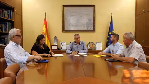 Urrea se re&uacute;ne con el alcalde de F&eacute;rez, Albacete (Foto CHS)