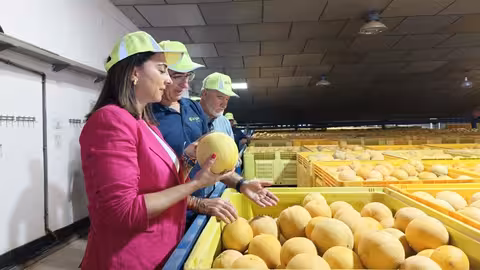 Sara Rubira visita la cooperativa Gregal (Foto CARM)