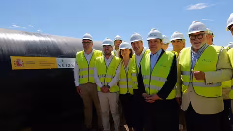 Luis Planas en las obras de modernizaci&oacute;n de Marismas del Guadalquivir (Foto MAPA)
