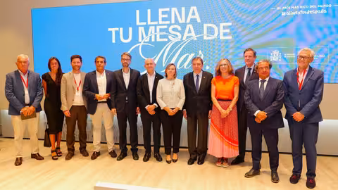 Planas en la presentaci&oacute;n de los convenios de promoci&oacute;n de la pesca (Foto MAPA)