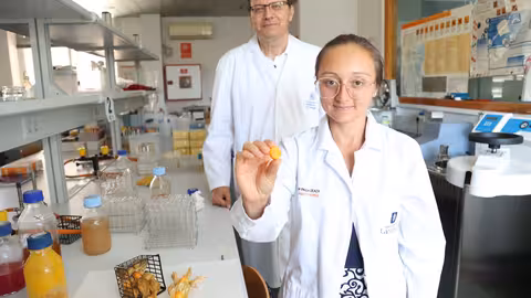 Mar&iacute;a Paula Deaza Fern&aacute;ndez en los laboratorios del grupo de investigaci&oacute;n en Ingenier&iacute;a del Fr&iacute;o y de la Seguridad Alimentaria de la UPCT (Foto UPCT)