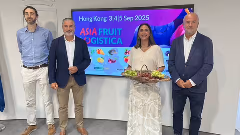 Sara Rubira junto a representantes de Apoexpa y Proexport que participan en la pr&oacute;xima edici&oacute;n de Asia Fruit Log&iacute;stica (Foto CARM)