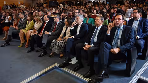 El presidente del Gobierno, Pedro S&aacute;nchez, junto al resto de representantes del Ejecutivo que han asistido a la clausura del acto de apertura del curso pol&iacute;tico (Foto Pool Moncloa / Borja Puig de la Bellacasa)