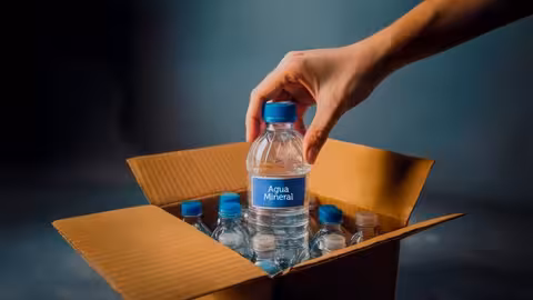 Donaci&oacute;n agua mineral natural (Foto Aneabe)