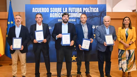 Manifiesto con las organizaciones agrarias reclamando una PAC justa para la Regi&oacute;n (Foto CARM)