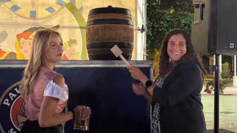 Apertura del primer barril de la Oktoberfest Paulaner (Foto Ayto de Murcia)