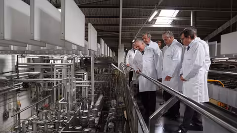 Hereu visita las instalaciones de Estrella de Levante