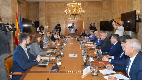 Aagesen y Planas se re&uacute;nen con representantes de los sectores agrario y pesquero para abordar las principales l&iacute;neas de actuaci&oacute;n del Pacto de Estado frente a la emergencia clim&aacute;tica (Foto MAPA)