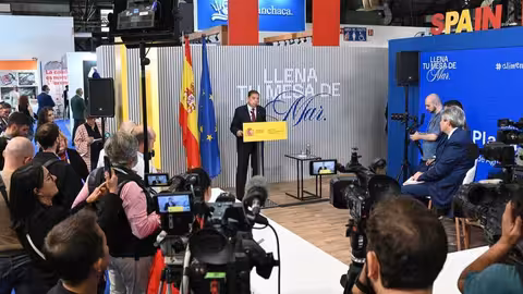 Luis Planas en rueda de prensa en la feria internacional de productos del mar congelados Conxemar (Foto MAPA)