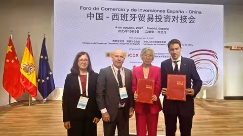 INTERPORC refuerza su cooperaci&oacute;n con China con la firma de un Memorando de Entendimiento con la CFNA (Foto Interporc)