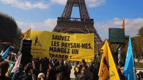 Protesta de Confederaci&oacute;n Campesina contra Mercosur en Par&iacute;s (Foto Confederaci&oacute;n Campesina en X) Archivo
