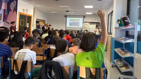 Alumnos del IES Retamar participando en tour educativo &lsquo;Es de Invernadero&rsquo; (Foto Hortiespa&ntilde;a)