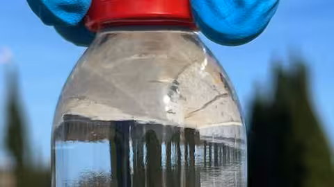 Muestra de agua de El Mirador (Foto MCT)