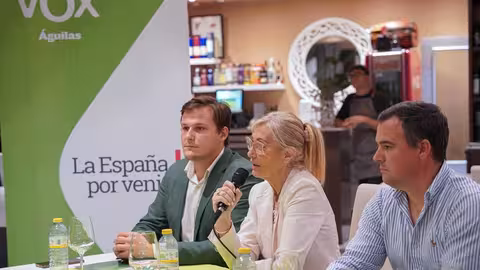 Intervinientes en la charla informativa organizada por Vox Murcia sobre el Proyecto de Decreto de Desarrollo del Plan de Conservaci&oacute;n de la Tortuga Mora (Foto Vox)