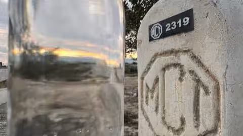 Muestra de agua apta en el canal de la Mancomunidad de los Canales del Taibilla (Foto MCT)