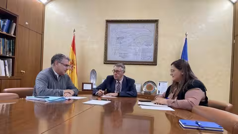 Urrea se re&uacute;ne con el alcalde de Hell&iacute;n (Foto CHS)