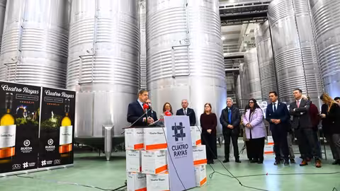 Luis Planas inaugura las nuevas instalaciones de Bodegas Cuatro Rayas (Foto MAPA)