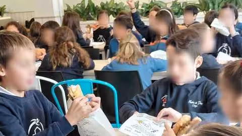 Escolares degustando un pepito de ternera (Foto Provacuno)